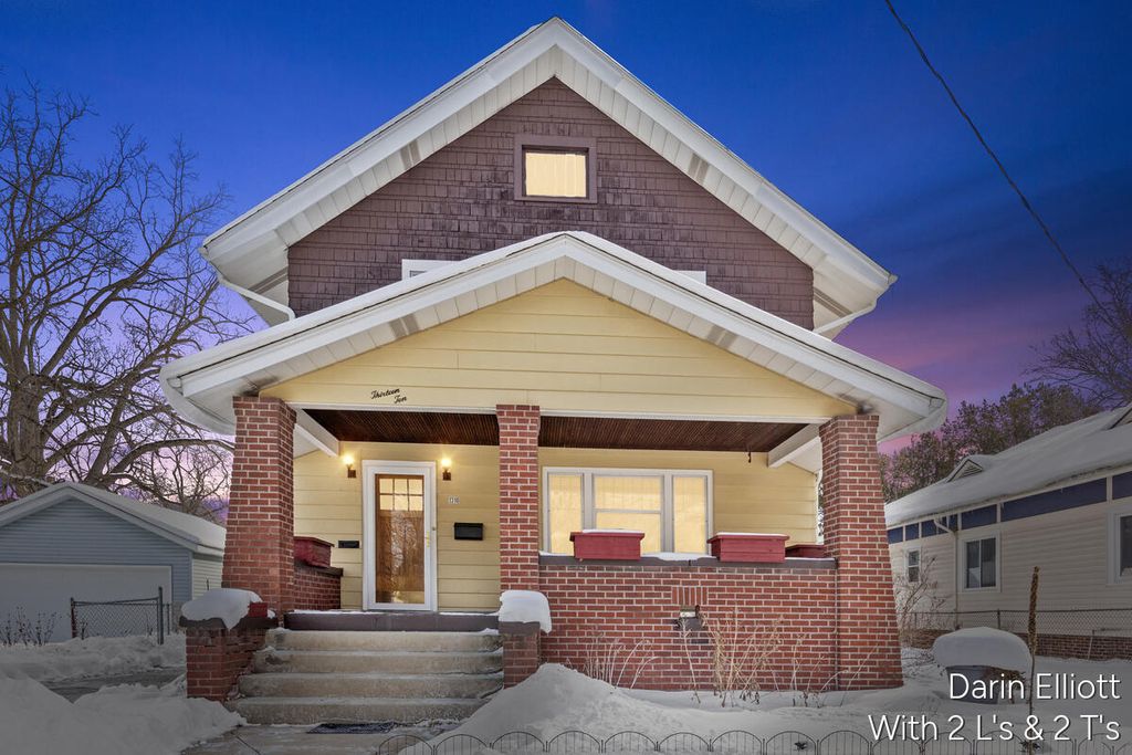 Photo of 1310 Union Avenue NE, Grand Rapids, MI 49505 (MLS # 26005337)