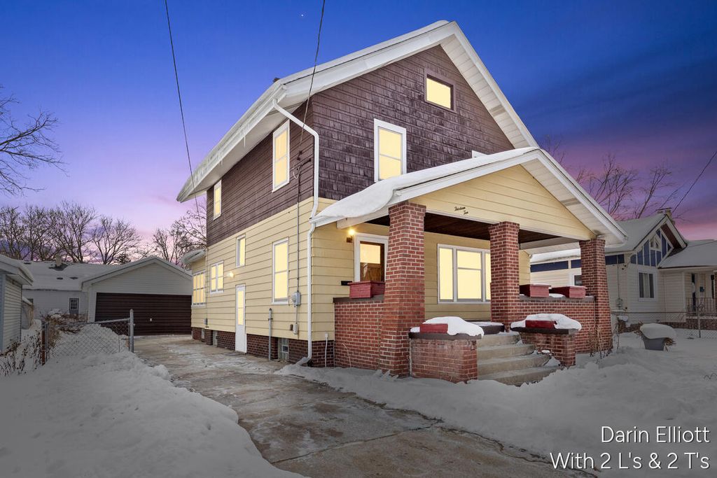 Photo of 1310 Union Avenue NE, Grand Rapids, MI 49505 (MLS # 26005337)