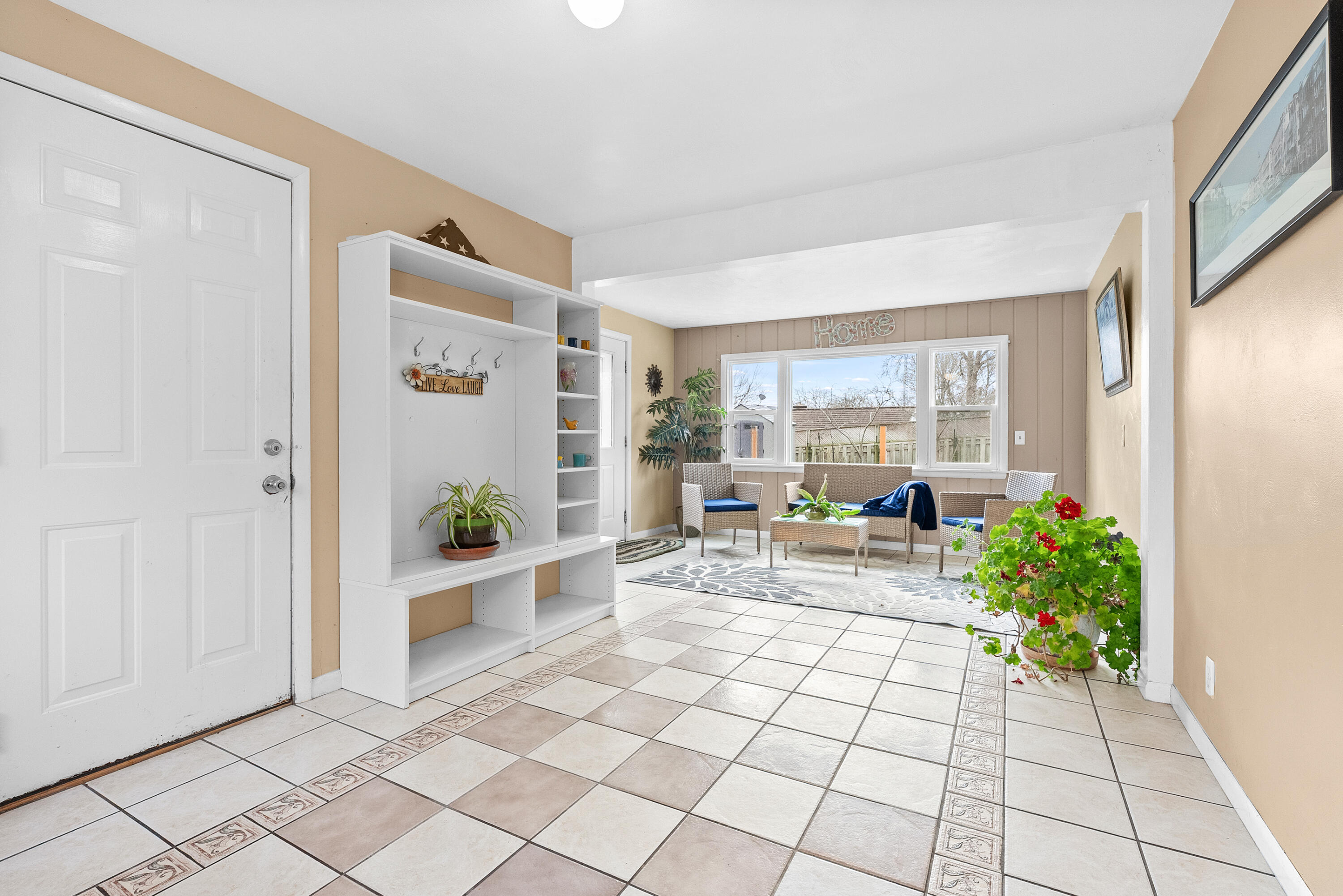 1605 Meadowbrook Lane