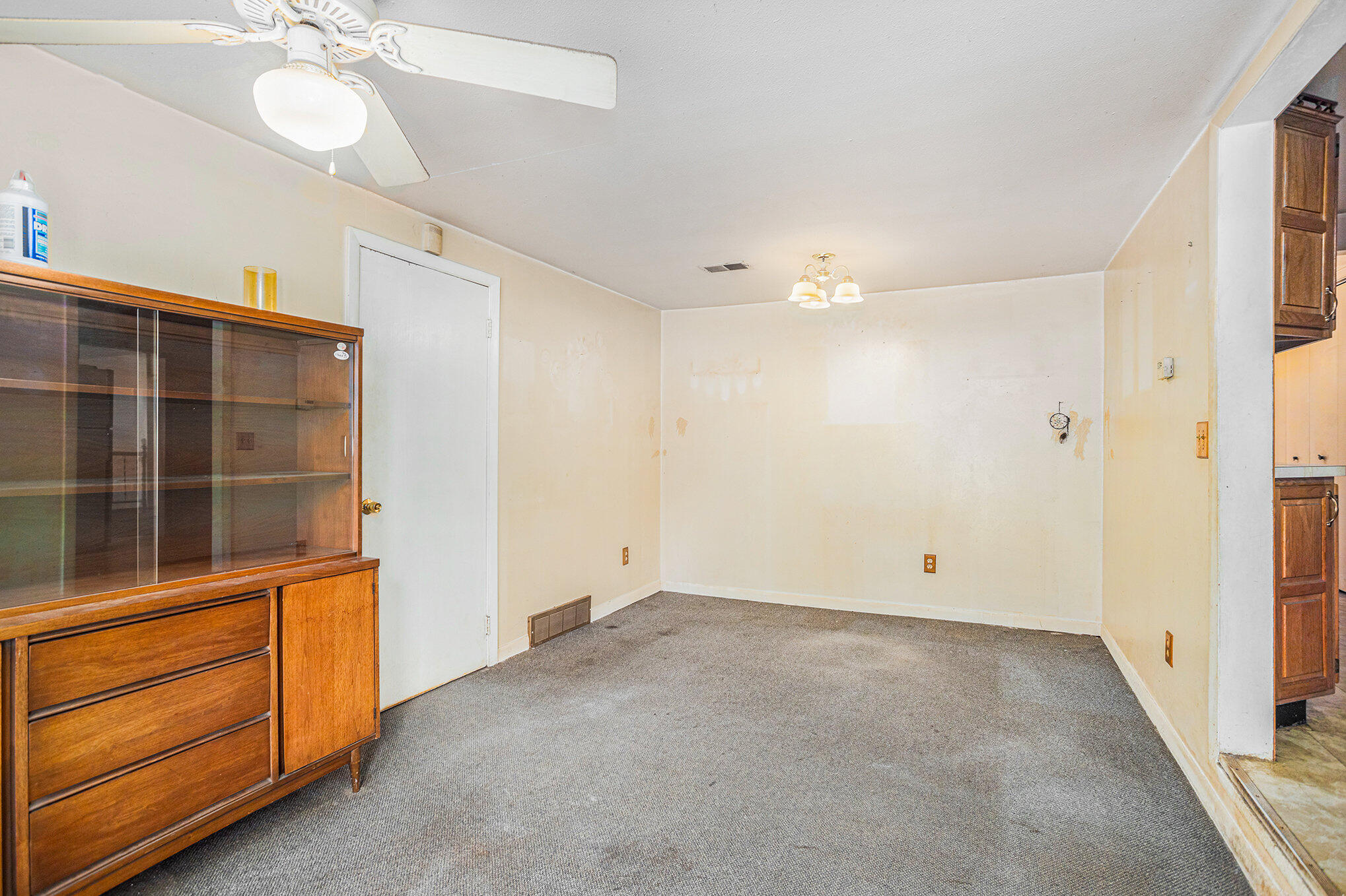 Battle Creek, Michigan 49014, United States, 2 Bedrooms Bedrooms, ,2 BathroomsBathrooms,Residential,Pending,187525