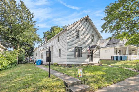 Photo of 709 E Loomis Street, Ludington, MI 49431 (MLS # 25038994)