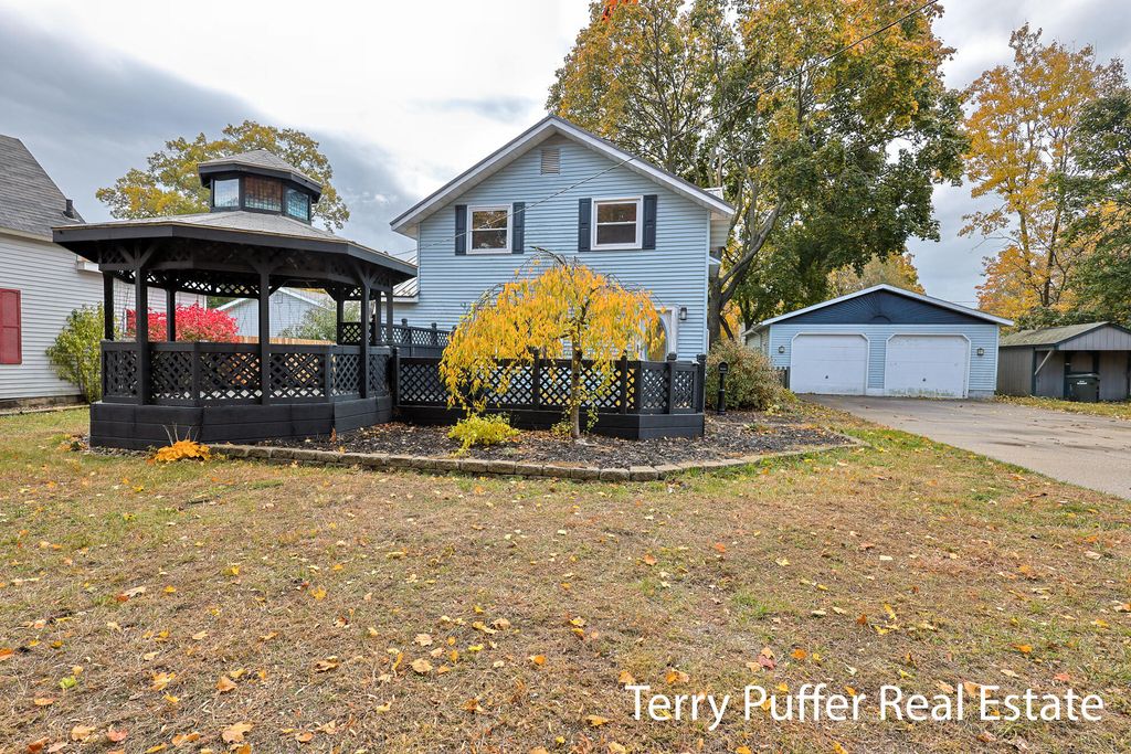 Photo of 2569 Harding Avenue, Muskegon, MI 49441 (MLS # 25056798)