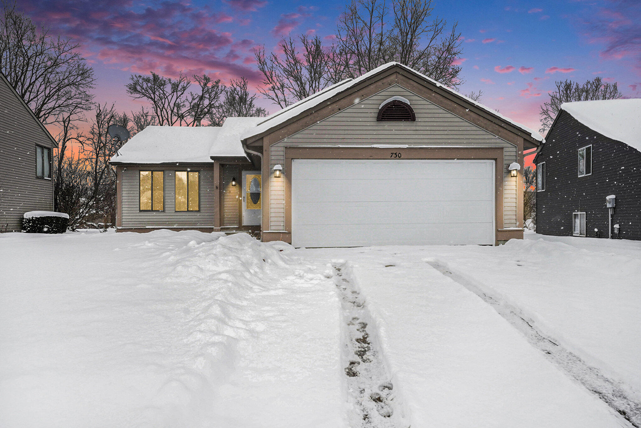 Grand Rapids, Michigan 49548, United States, 3 Bedrooms Bedrooms, ,2 BathroomsBathrooms,Residential,Pending,14562