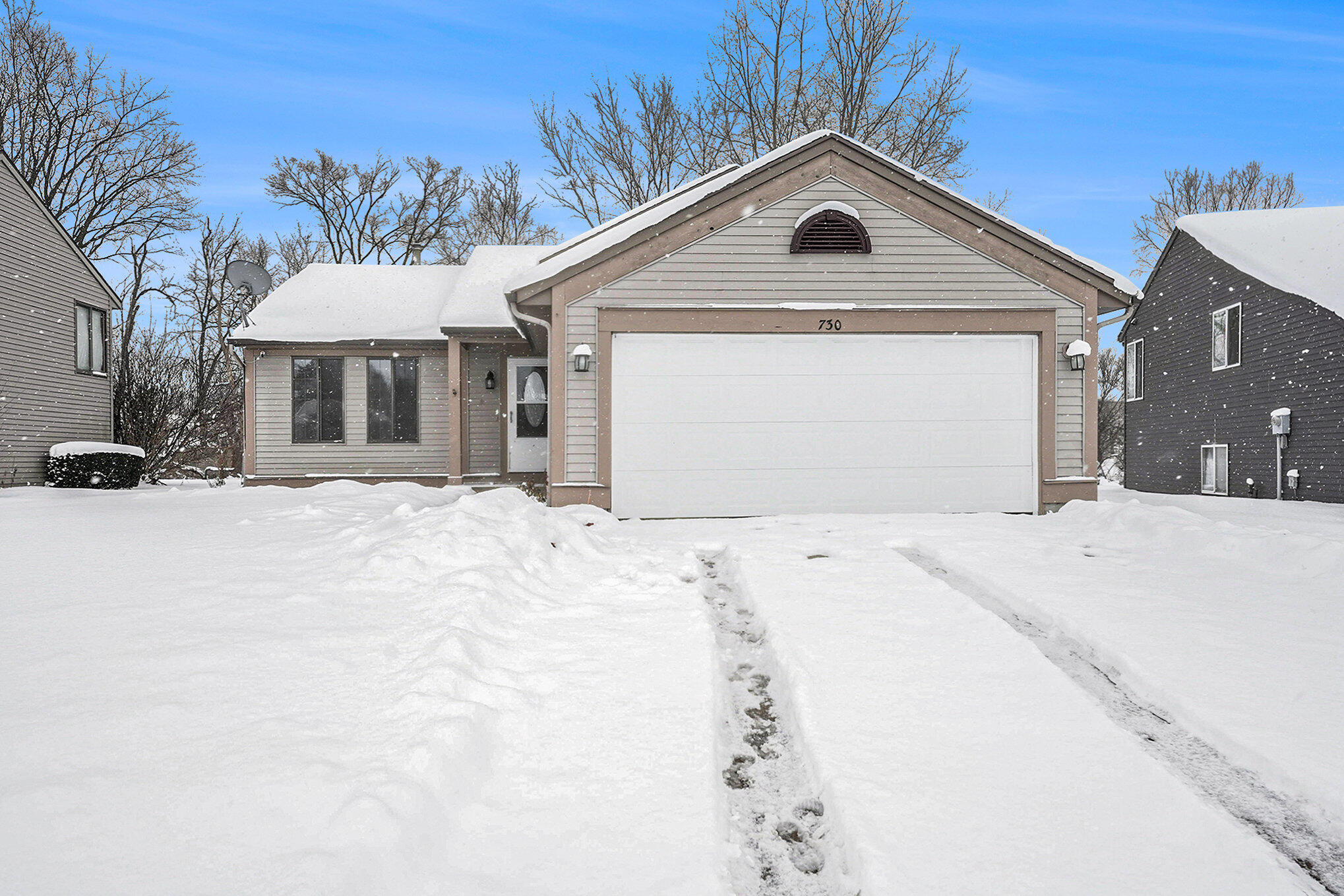 Grand Rapids, Michigan 49548, United States, 3 Bedrooms Bedrooms, ,2 BathroomsBathrooms,Residential,Pending,14562