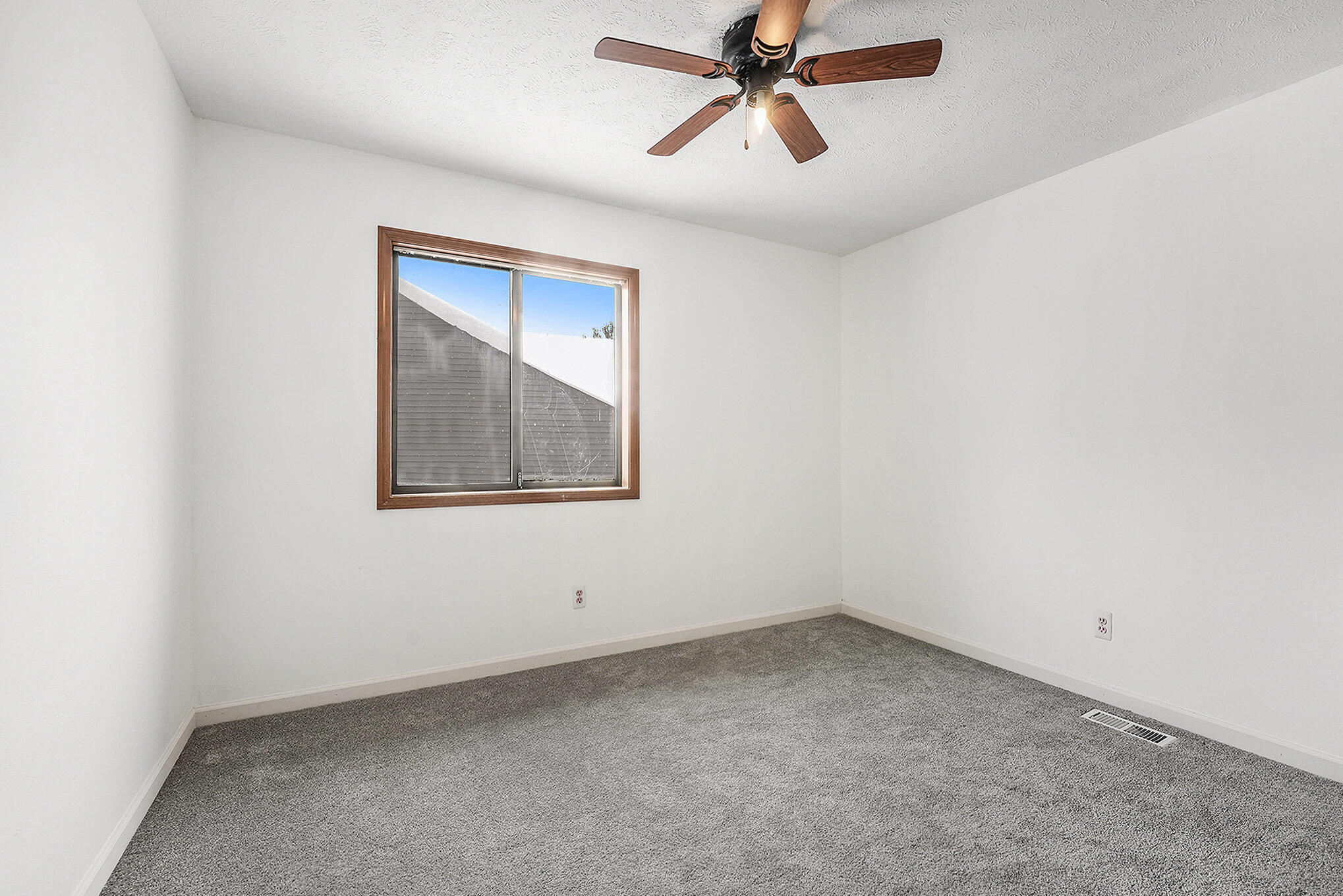 Grand Rapids, Michigan 49548, United States, 3 Bedrooms Bedrooms, ,2 BathroomsBathrooms,Residential,Pending,14562