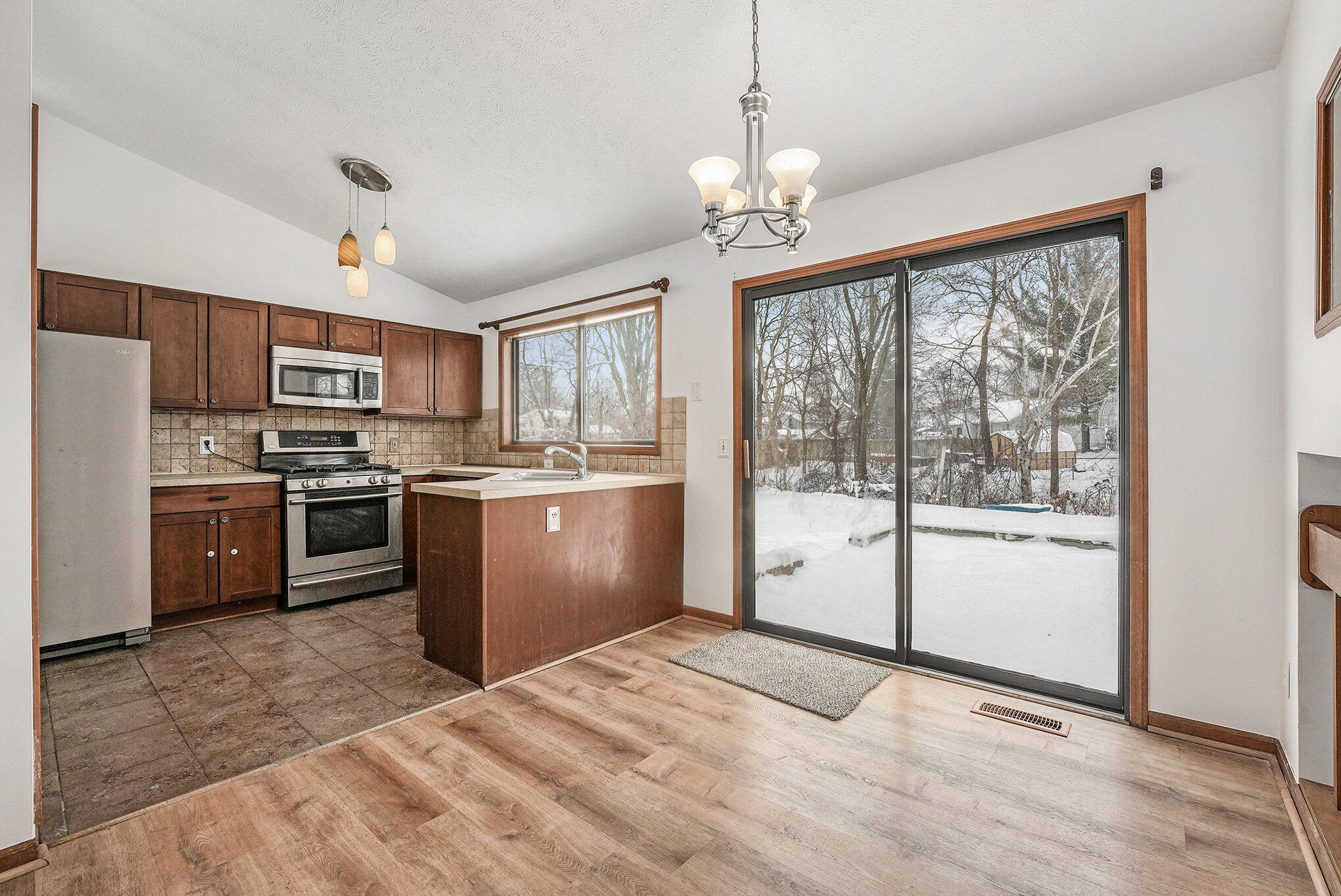 Grand Rapids, Michigan 49548, United States, 3 Bedrooms Bedrooms, ,2 BathroomsBathrooms,Residential,Pending,14562