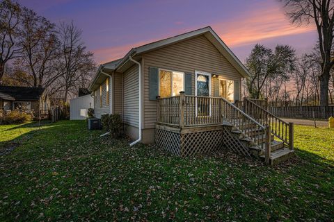 Photo of 1908 E Stockbridge Avenue, Kalamazoo, MI 49001 (MLS # 25058670)
