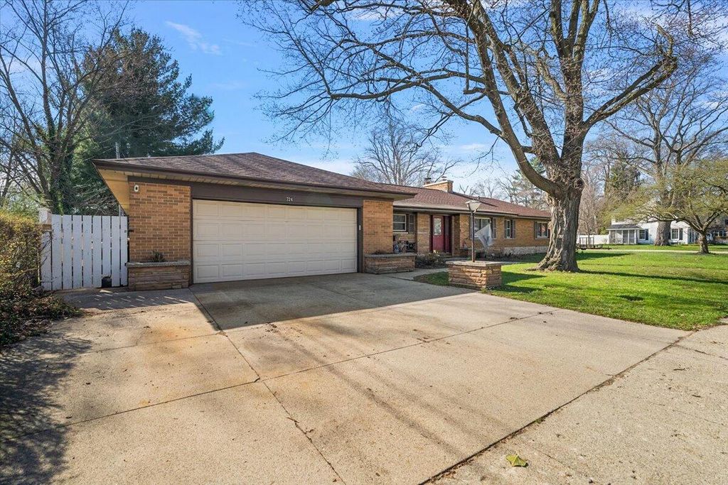 Photo of 724 Columbia Avenue, Holland, MI 49423 (MLS # 26014697)