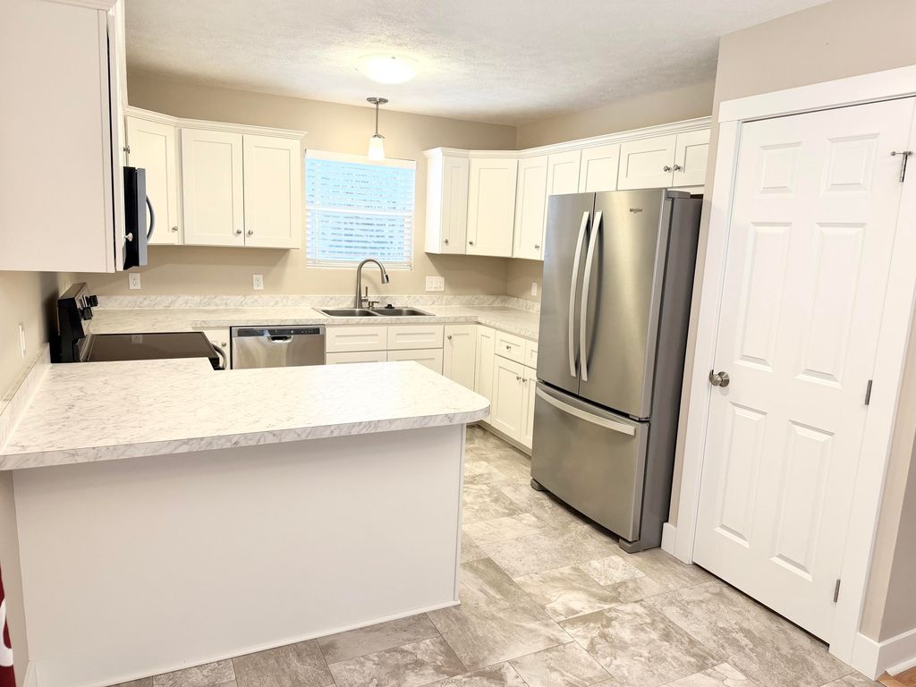 Photo of 2590 Eagle Ridge, Muskegon, MI 49444 (MLS # 25062440)