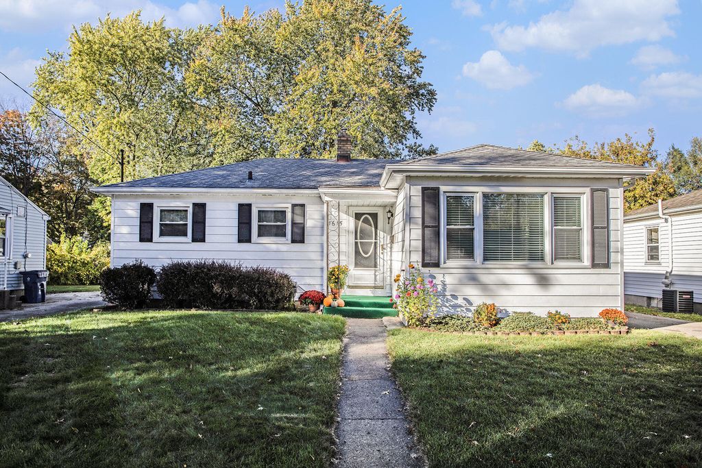 Photo of 1615 Southern Avenue, Kalamazoo, MI 49001 (MLS # 25056347)