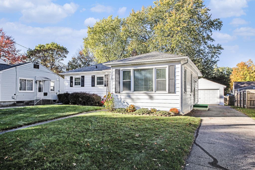 Photo of 1615 Southern Avenue, Kalamazoo, MI 49001 (MLS # 25056347)