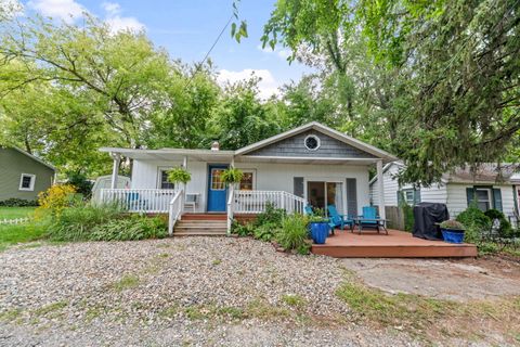 Photo of 25 Ramona Court, New Buffalo, MI 49117 (MLS # 25044136)