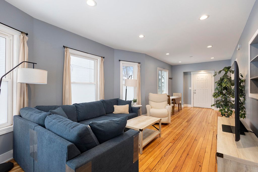 Photo of 94 W 17th Street, Holland, MI 49423 (MLS # 25060634)