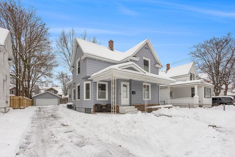 Photo of 94 W 17th Street, Holland, MI 49423 (MLS # 25060634)