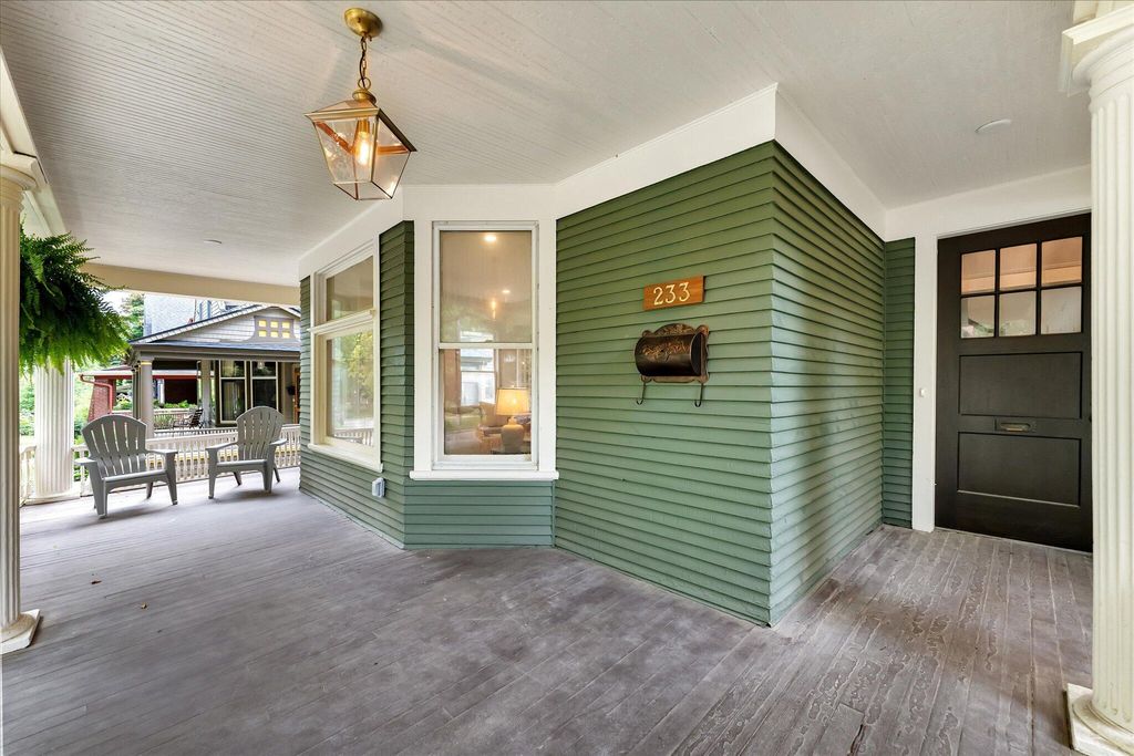 Photo of 233 Morris Avenue SE, Grand Rapids, MI 49503 (MLS # 26005543)