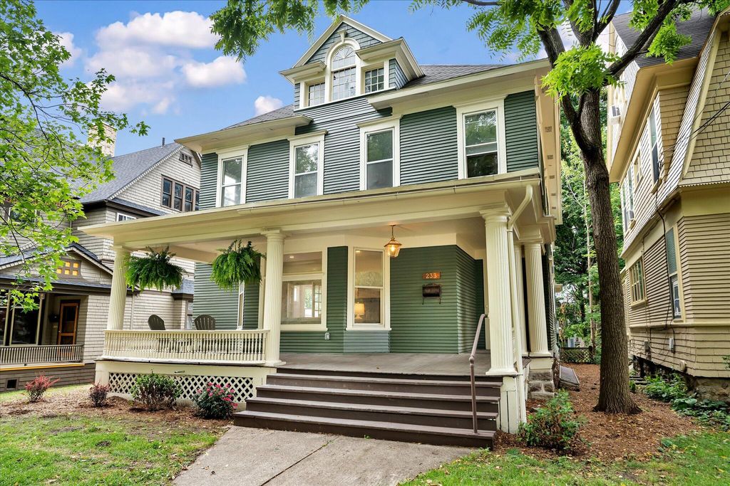 Photo of 233 Morris Avenue SE, Grand Rapids, MI 49503 (MLS # 26005543)