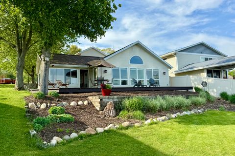 1128 N Eagle Lake Drive Kalamazoo MI 49009