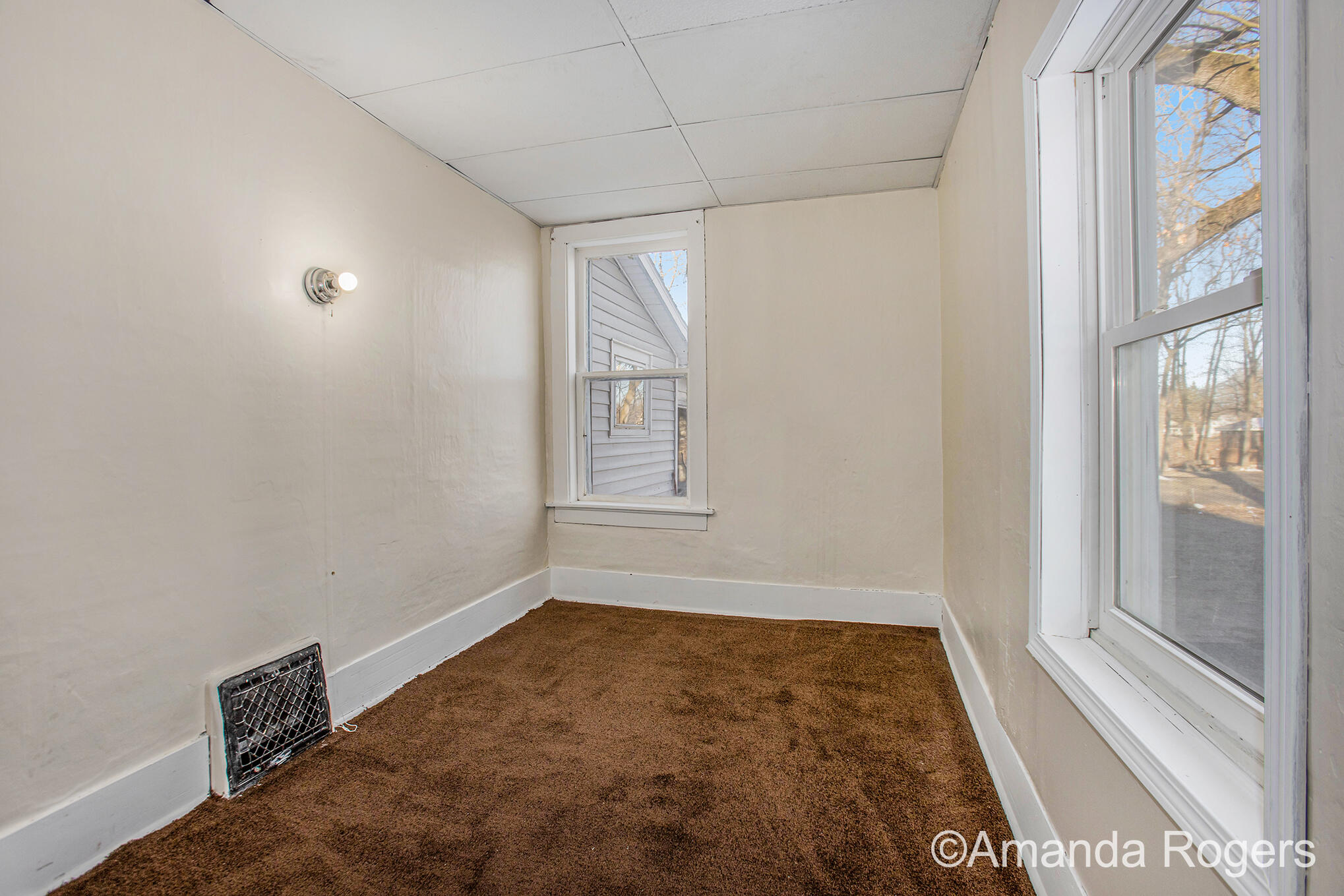Photo 9 of 26 of 726 N Lafayette Street SE house