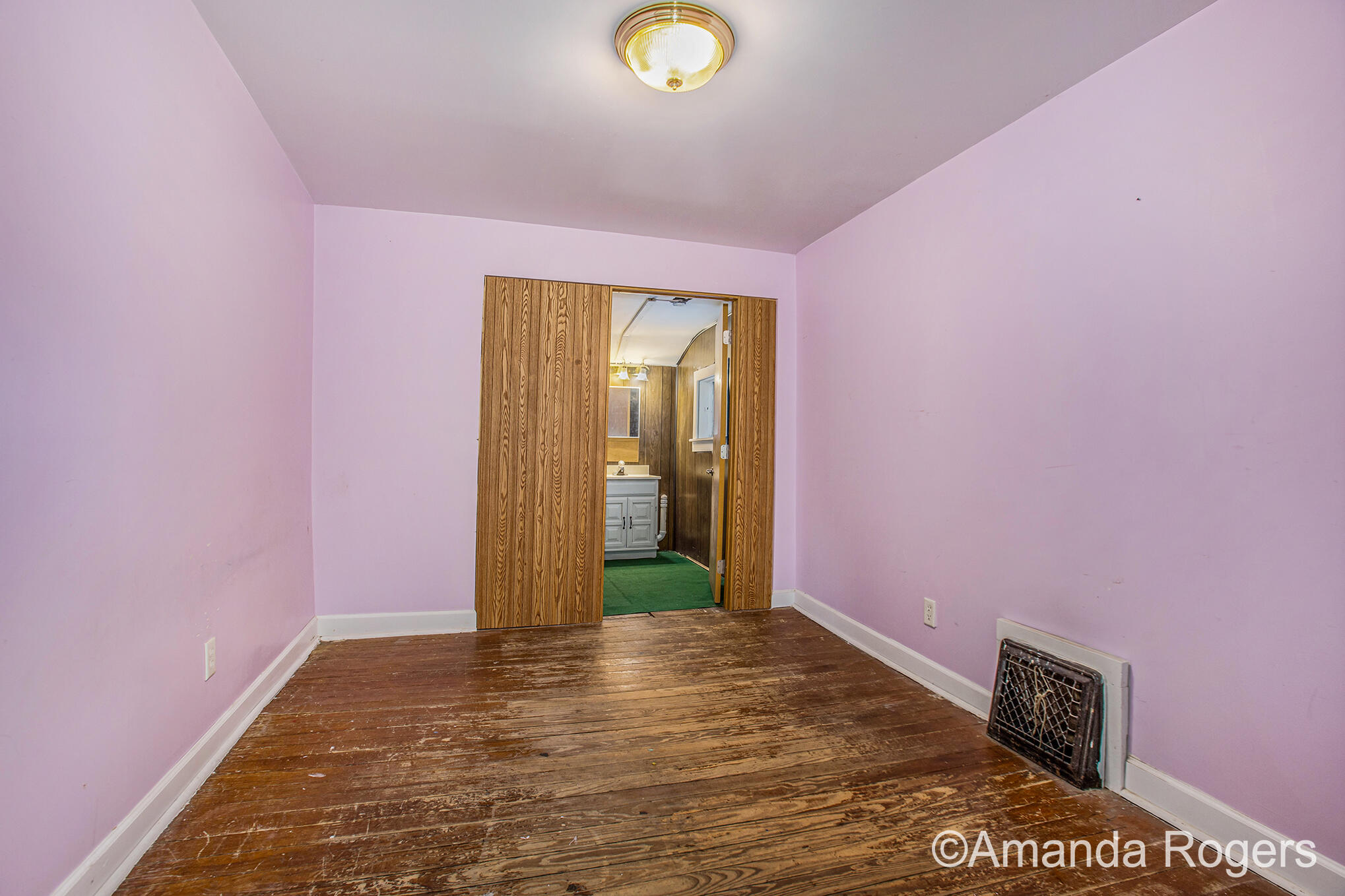 Photo 7 of 26 of 726 N Lafayette Street SE house