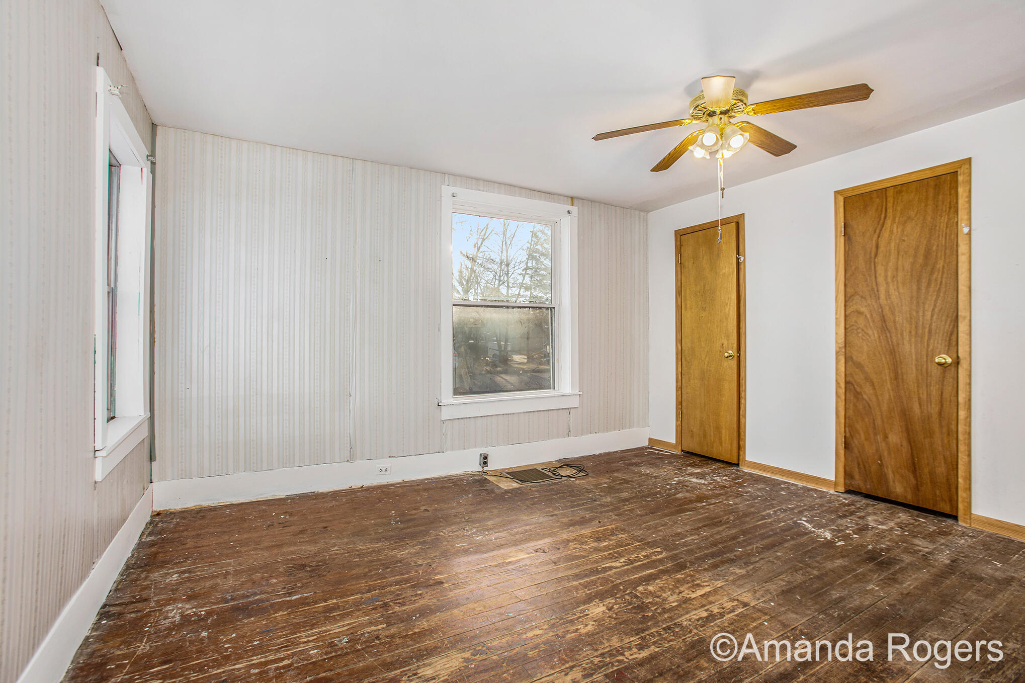Photo 6 of 26 of 726 N Lafayette Street SE house