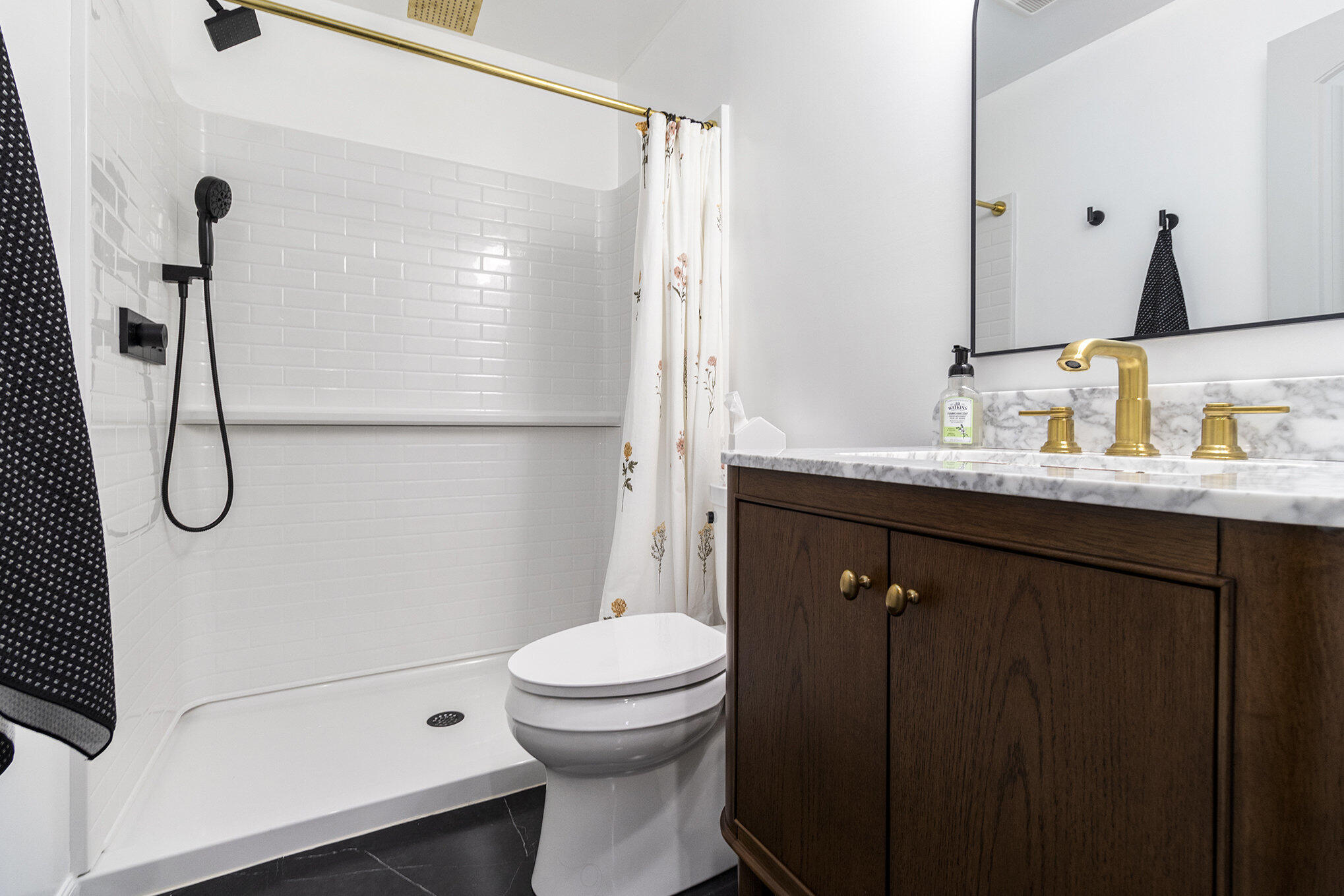 Kalamazoo, Michigan 49009, United States, 5 Bedrooms Bedrooms, ,4 BathroomsBathrooms,Residential,Active,176009