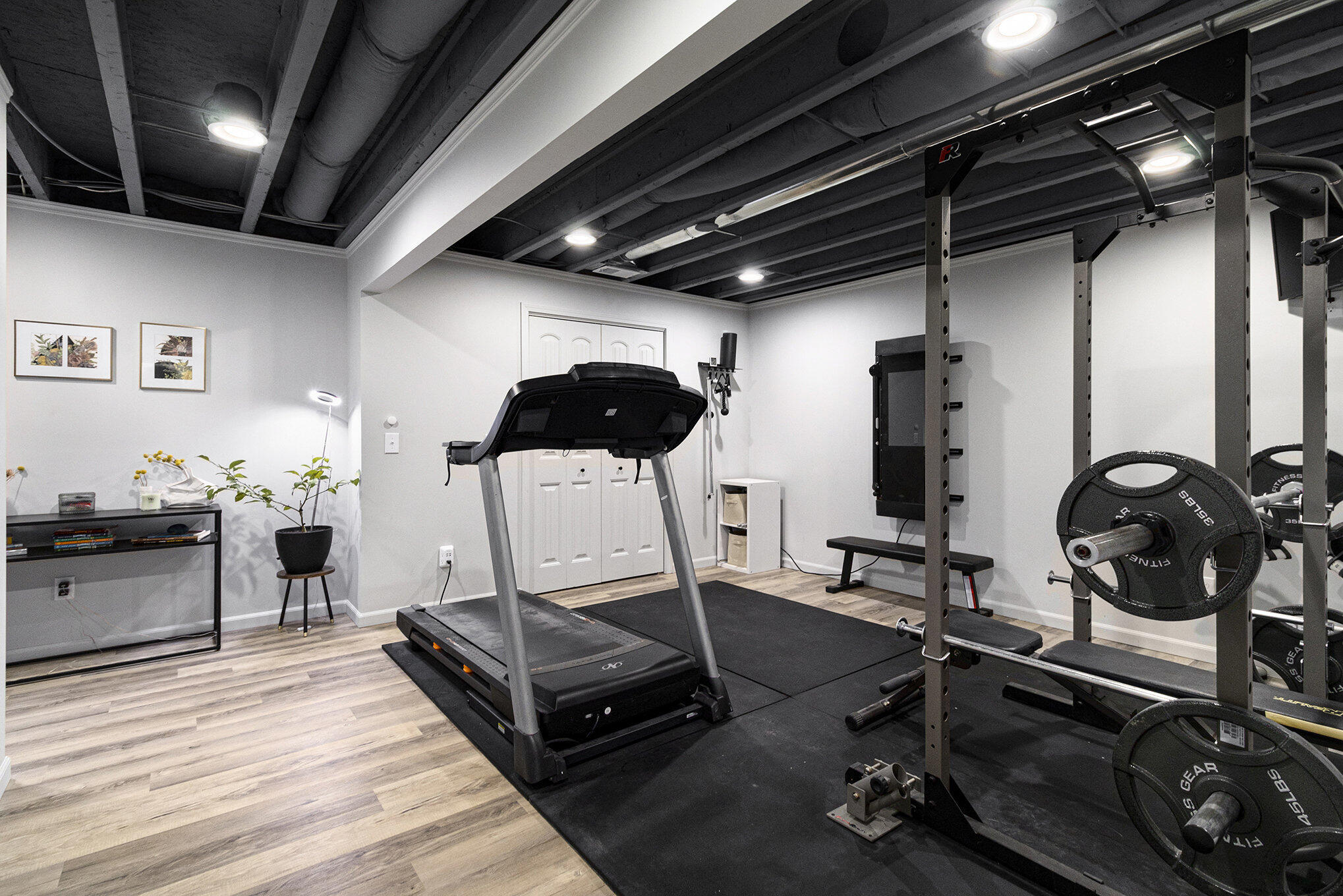 Kalamazoo, Michigan 49009, United States, 5 Bedrooms Bedrooms, ,4 BathroomsBathrooms,Residential,Active,176009