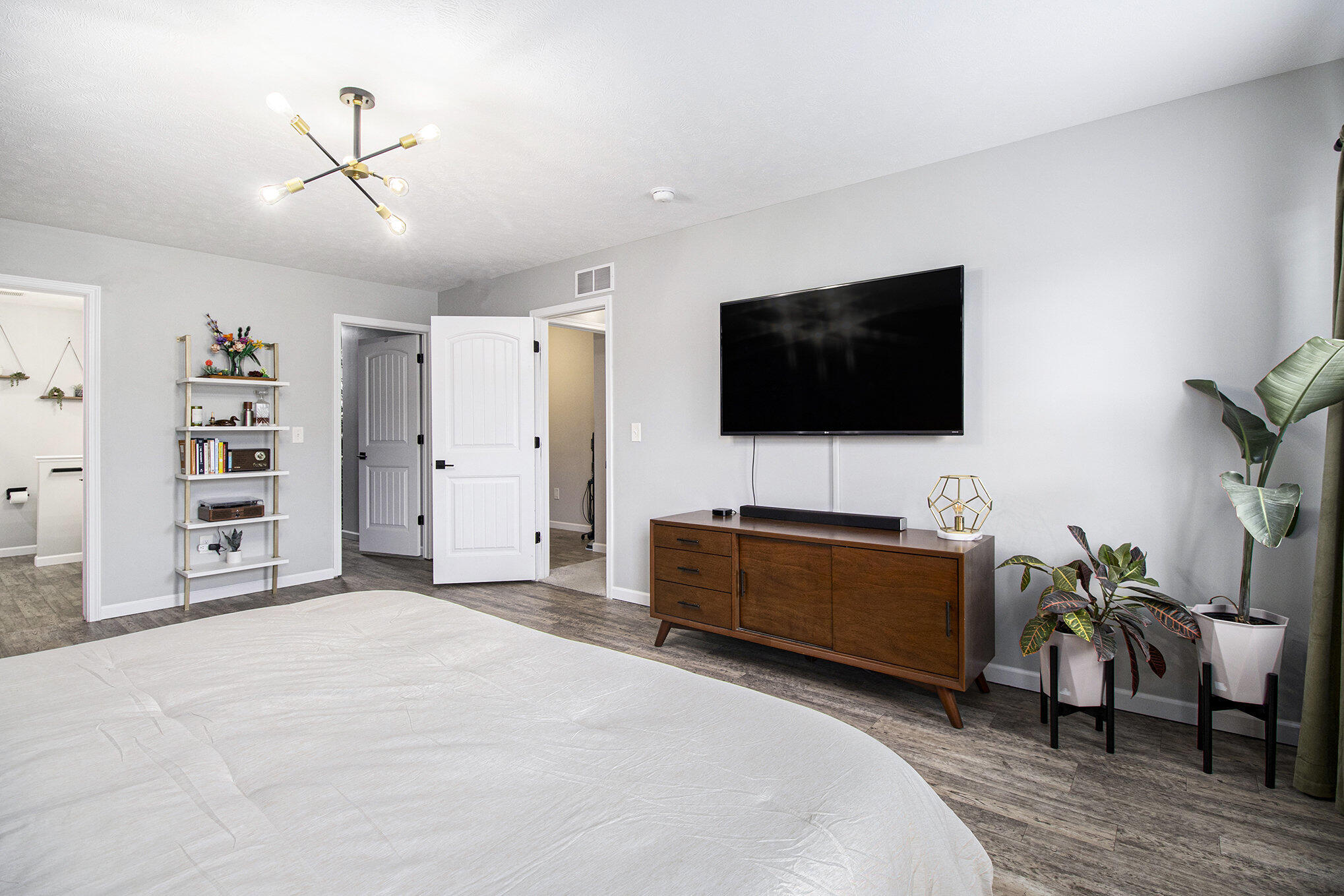 Kalamazoo, Michigan 49009, United States, 5 Bedrooms Bedrooms, ,4 BathroomsBathrooms,Residential,Active,176009