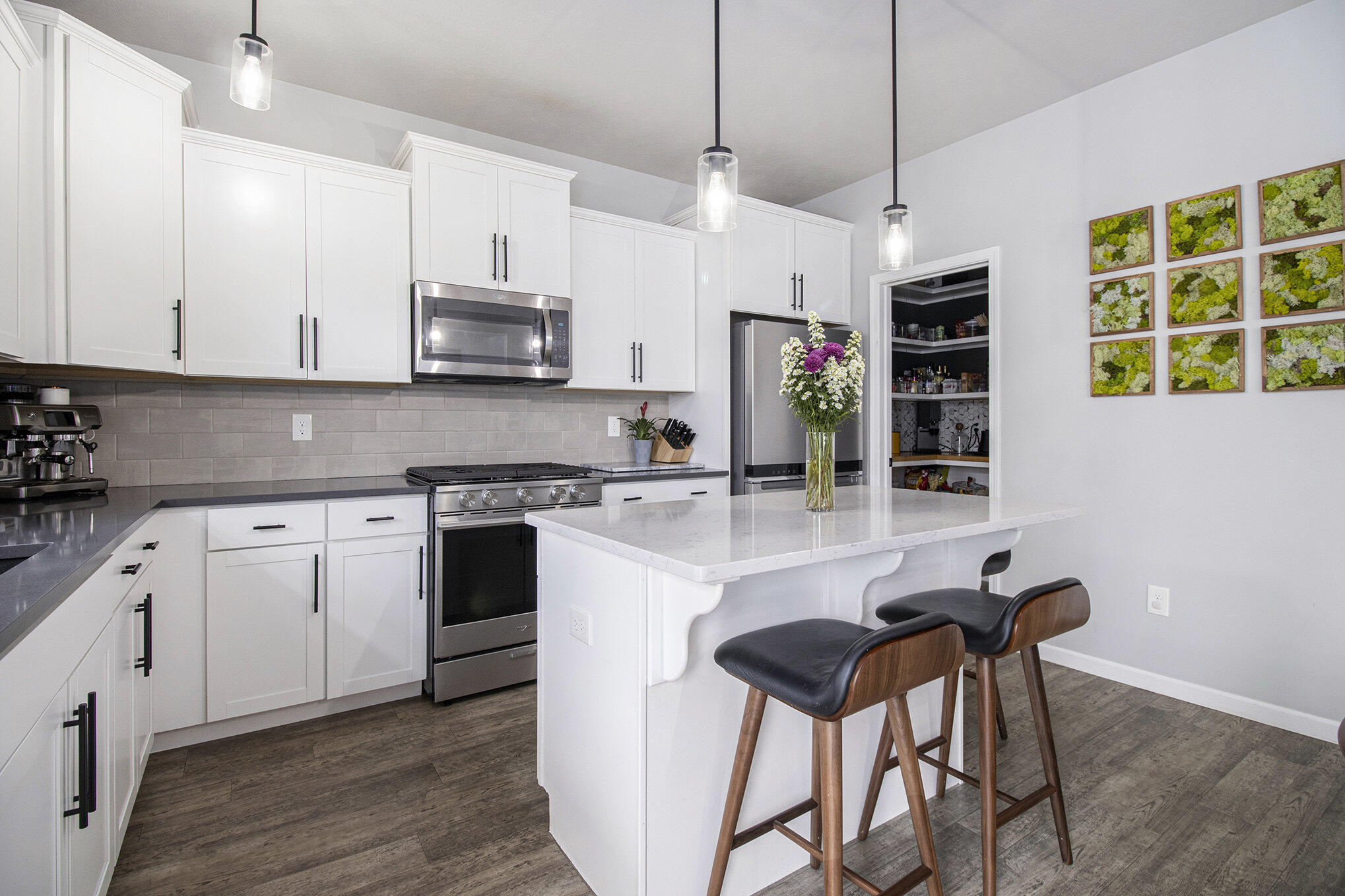 Kalamazoo, Michigan 49009, United States, 5 Bedrooms Bedrooms, ,4 BathroomsBathrooms,Residential,Active,176009