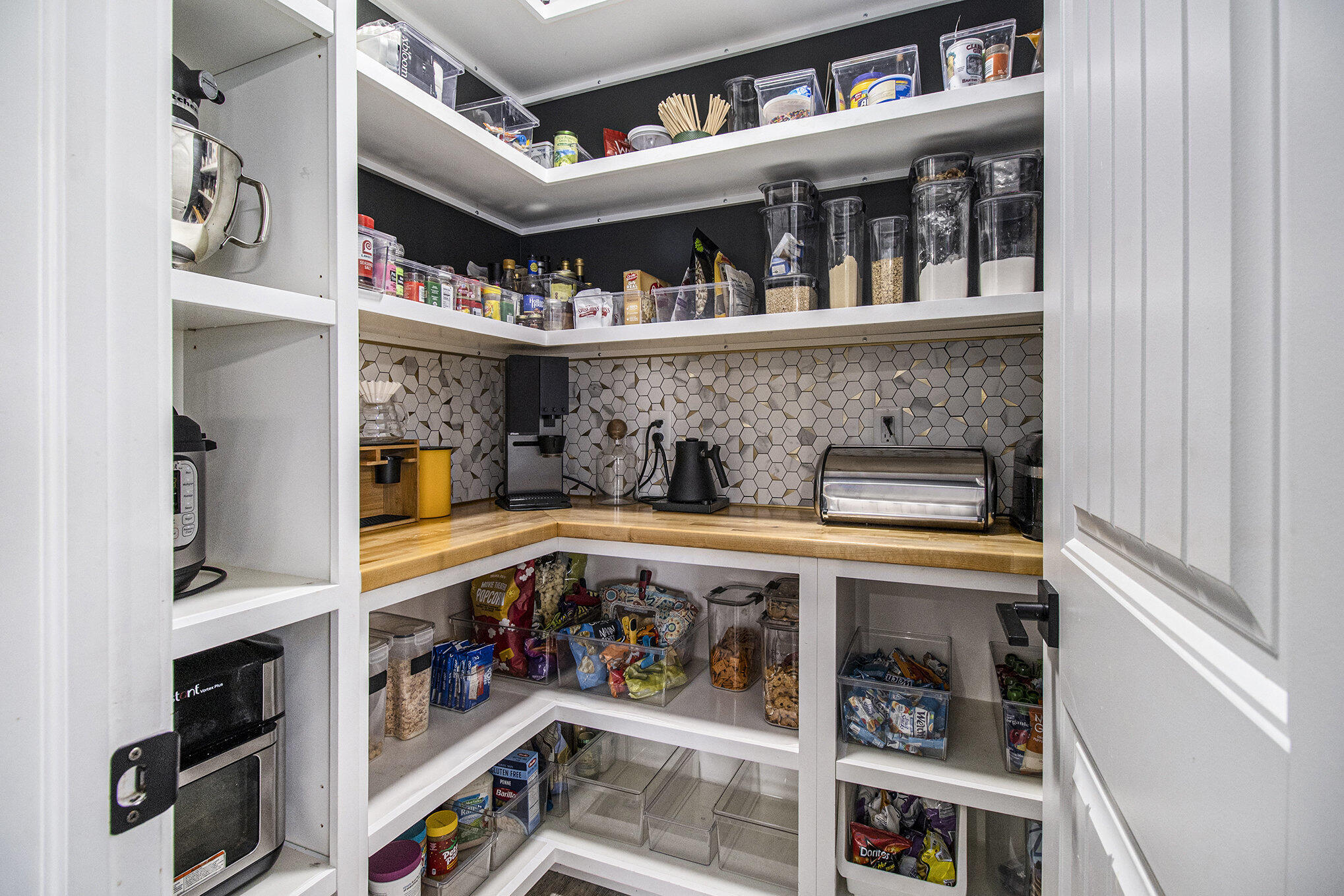 Kalamazoo, Michigan 49009, United States, 5 Bedrooms Bedrooms, ,4 BathroomsBathrooms,Residential,Active,176009