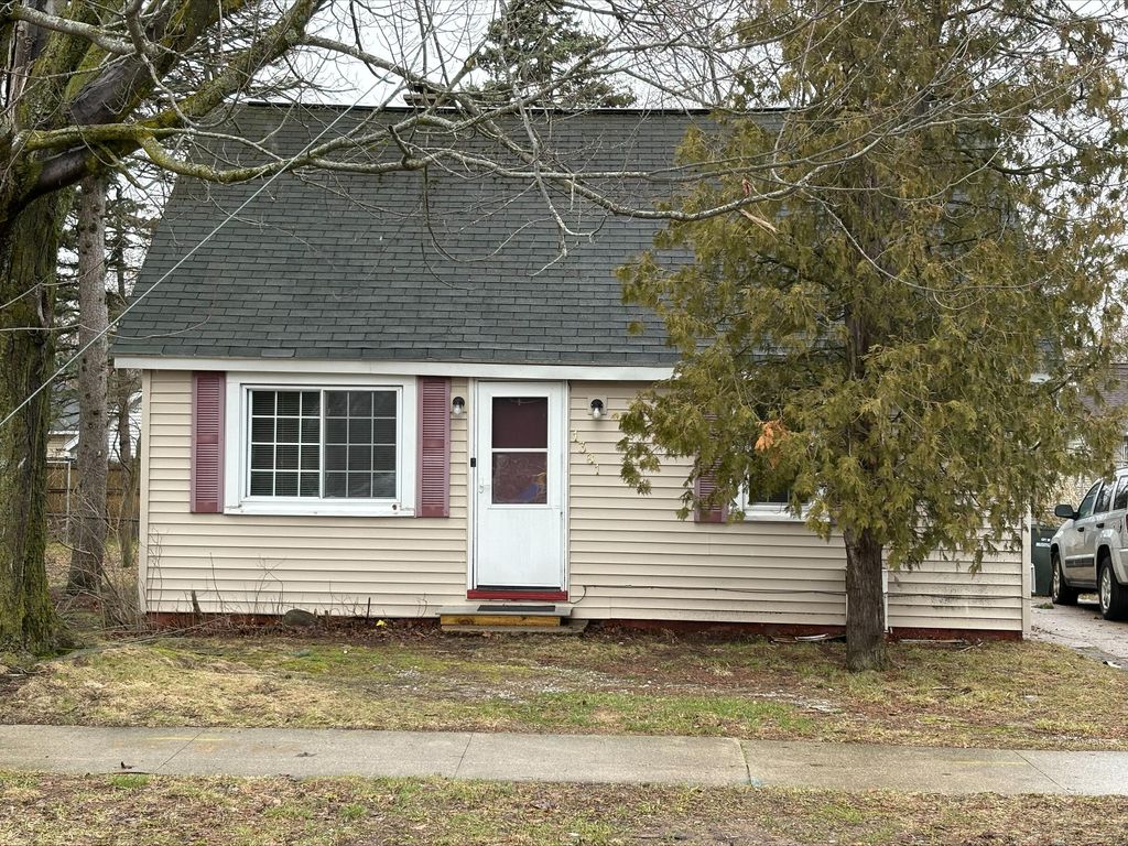 Photo of 1381 Madison Street, Muskegon, MI 49442 (MLS # 26011017)