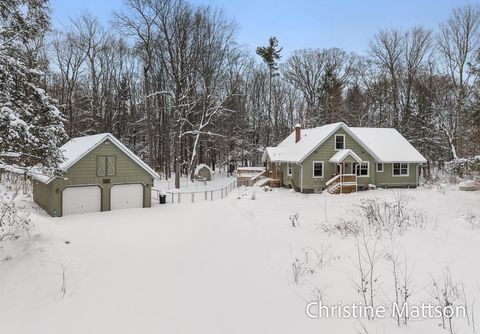Photo of 4074 W Roosevelt Road, Montague, MI 49437 (MLS # 25053894)