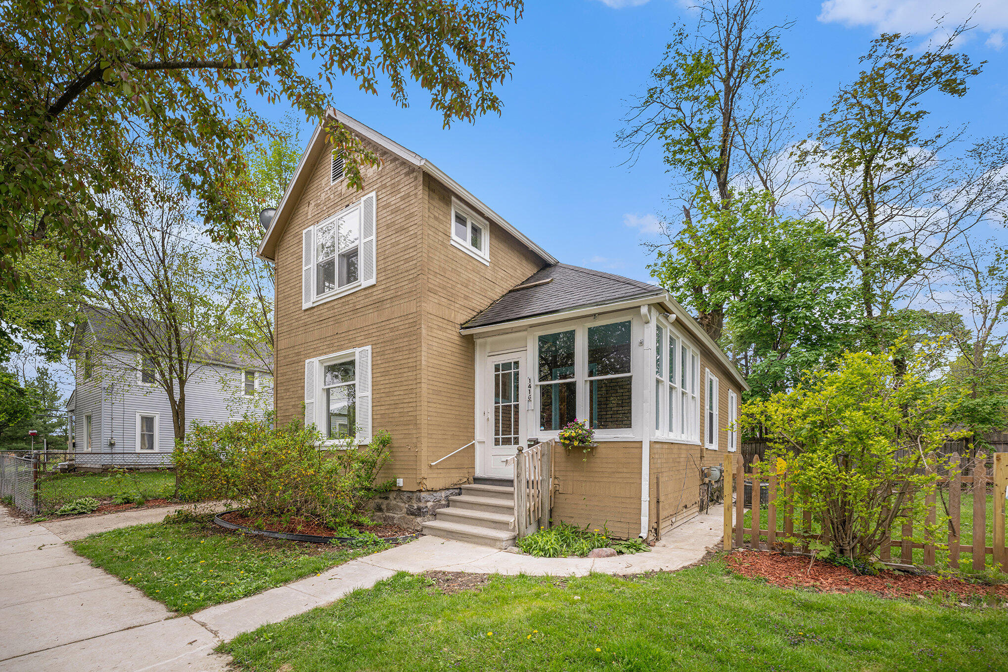 1416 Oak Street