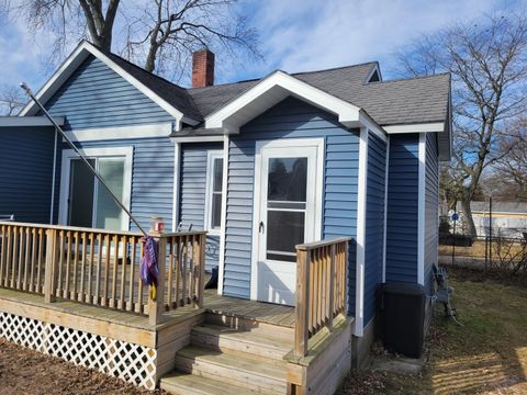 Photo of 252 Hughes Street, Manistee, MI 49660 (MLS # 26013450)