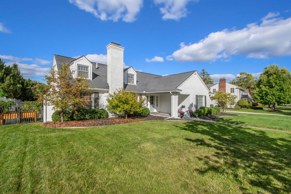 Photo of 2821 Elmwood Drive SE, East Grand Rapids, MI 49506 (MLS # 25052576)