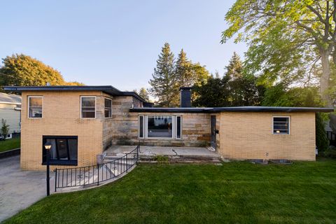 Photo of 307 2nd Avenue, Manistee, MI 49660 (MLS # 25052560)