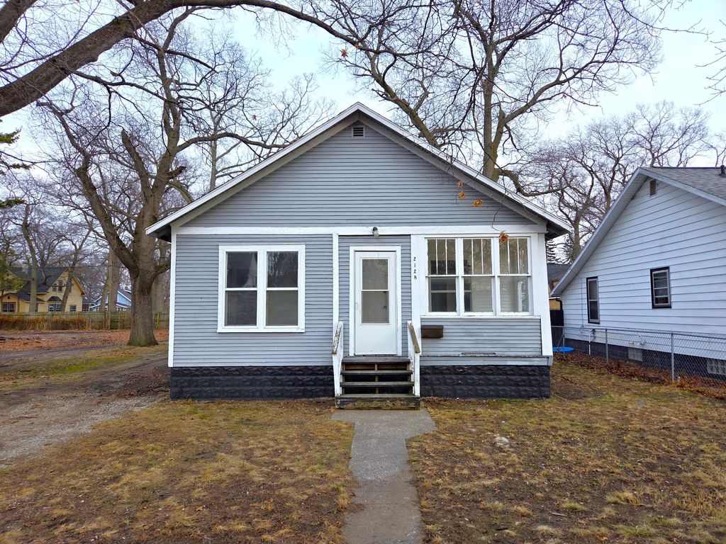 Photo of 2128 5th Street, Muskegon, MI 49444 (MLS # 26011151)