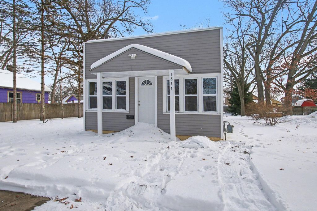 Photo of 1844 Elwood Street, Muskegon, MI 49442 (MLS # 26004996)