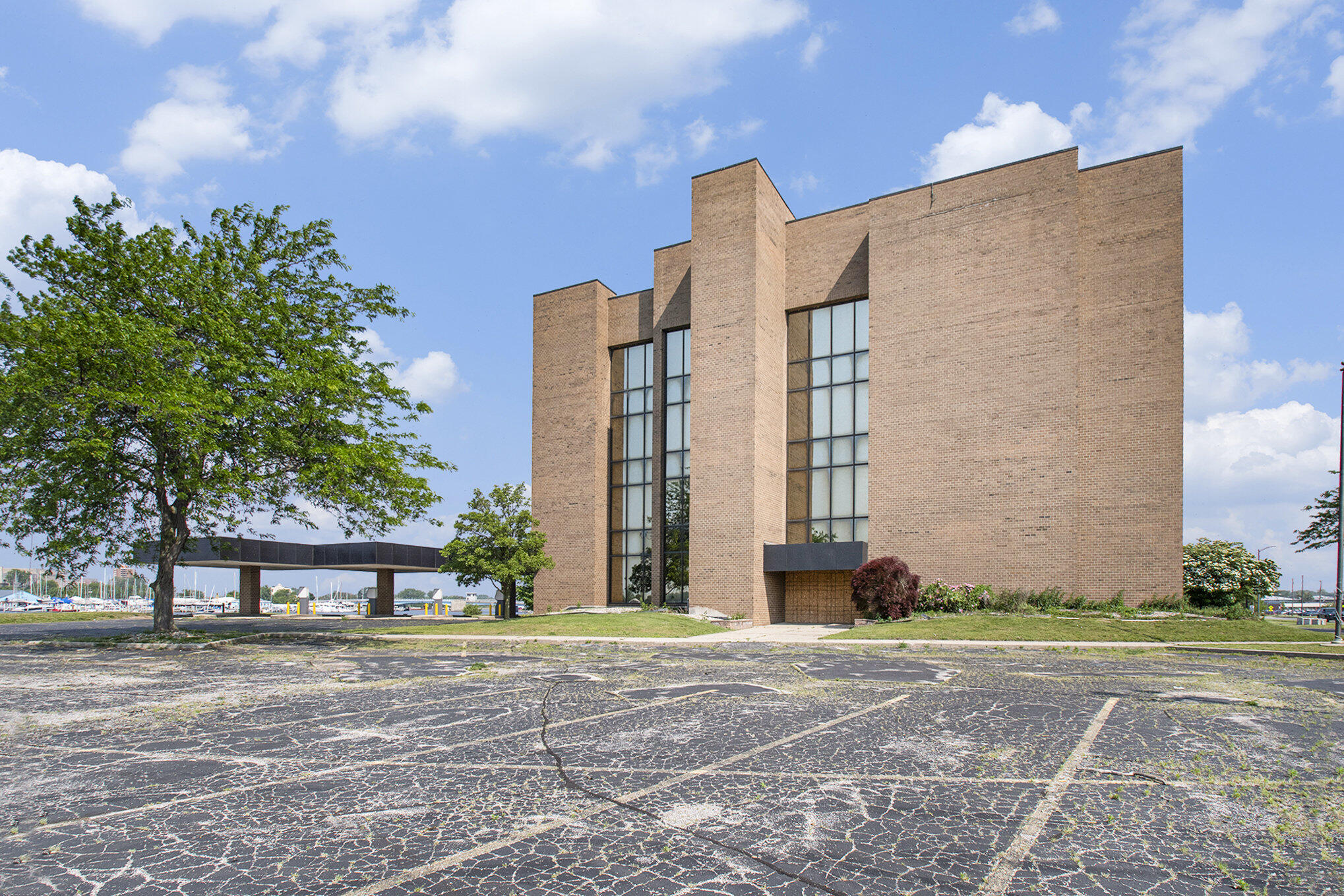 400 Riverview Drive