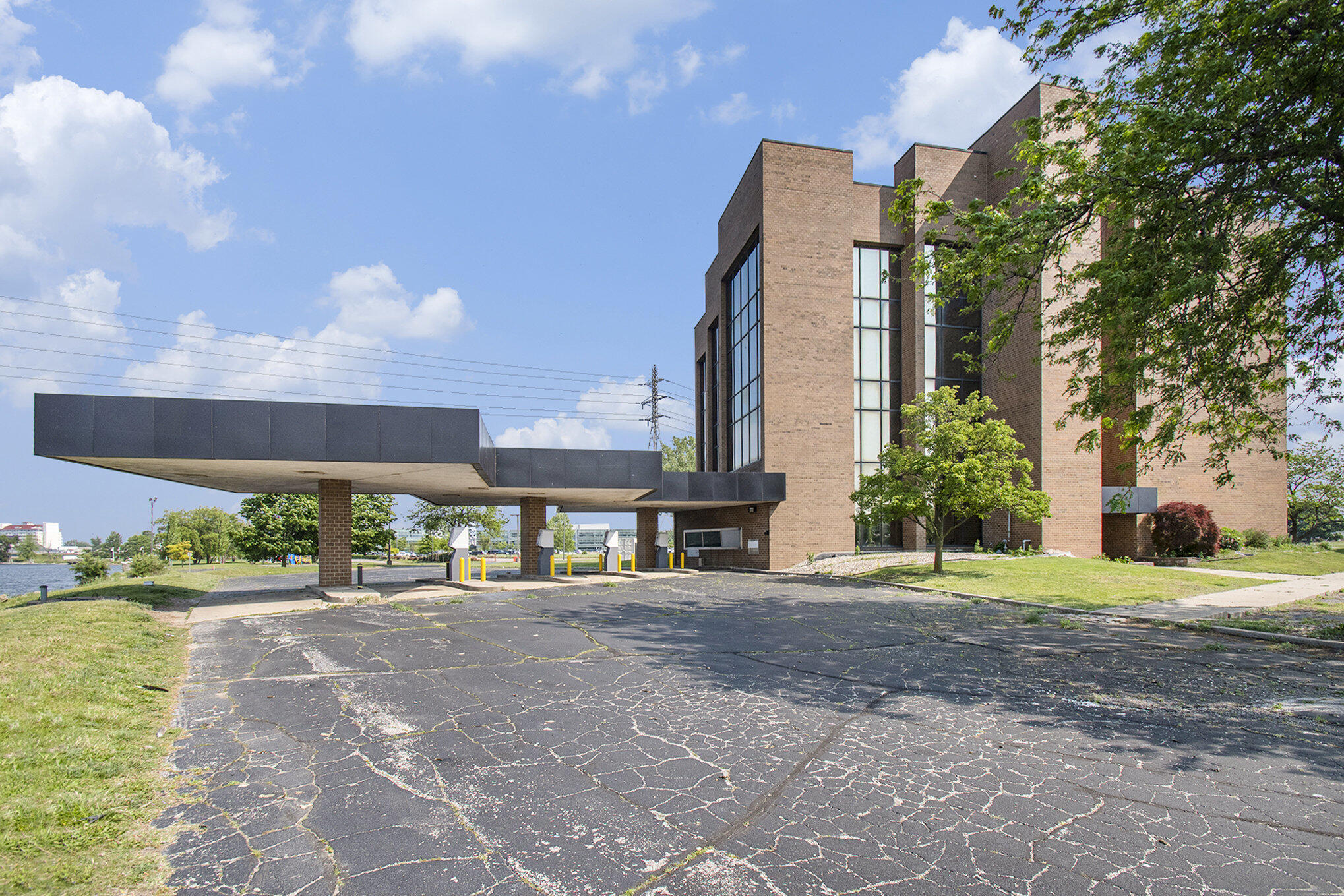 400 Riverview Drive