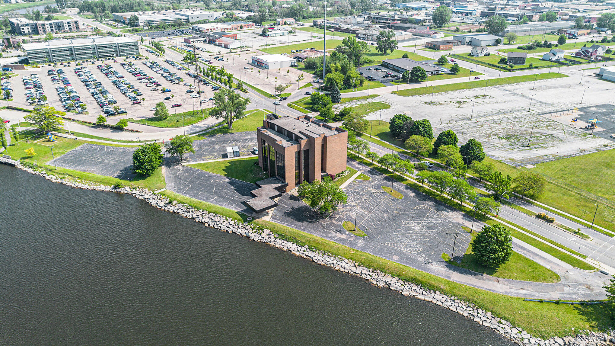 400 Riverview Drive