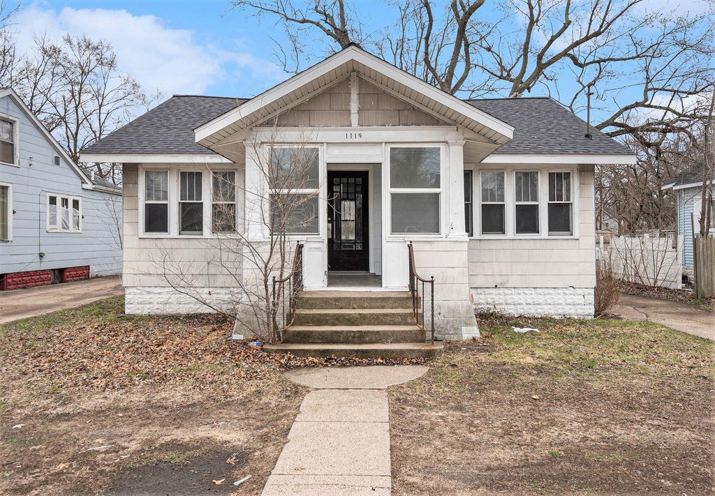 Photo of 1119 E Apple Avenue, Muskegon, MI 49442 (MLS # 25060140)