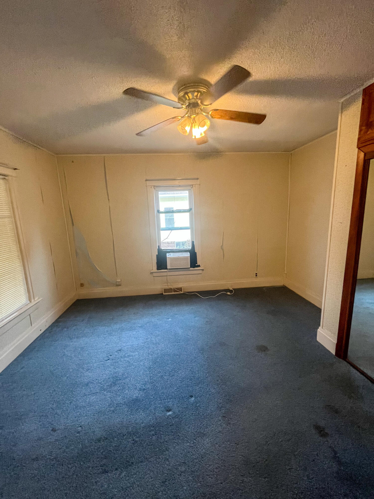 South Haven, Michigan 49090, United States, 3 Bedrooms Bedrooms, ,1 BathroomBathrooms,Residential,Pending,30704