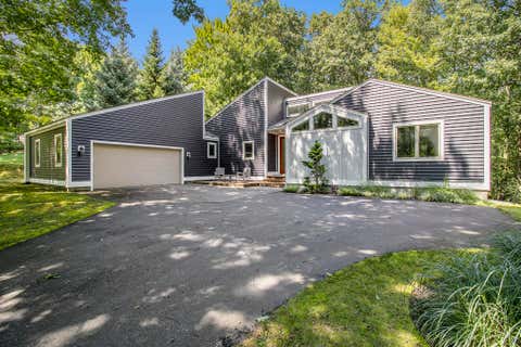 Photo of 5410 W Oak Ridge Drive, Ludington, MI 49431 (MLS # 26033094)
