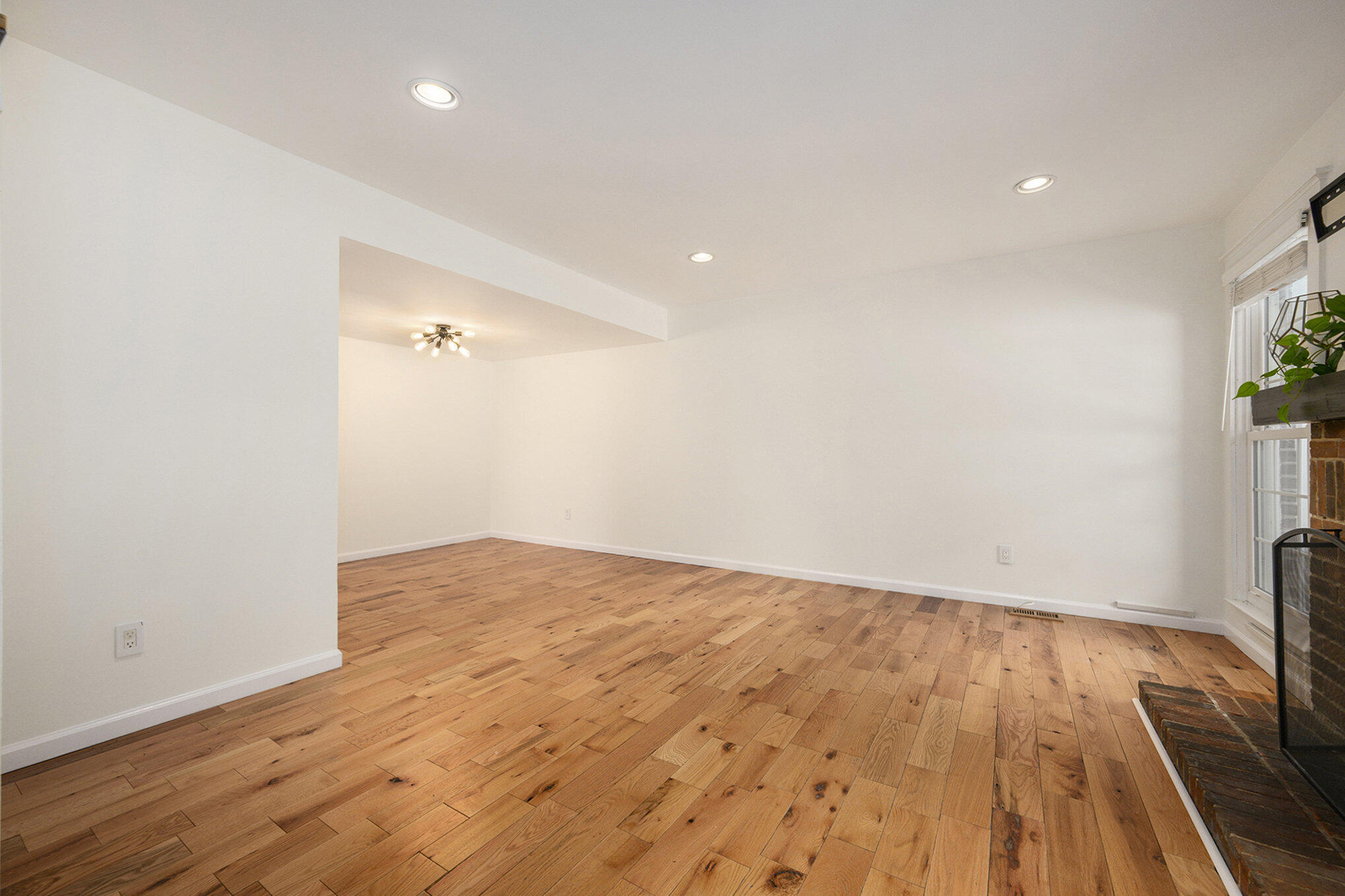 42198 Roscommon Street