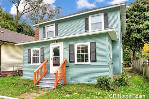 Photo of 872 Mc Alister Avenue, Benton Harbor, MI 49022 (MLS # 25055335)