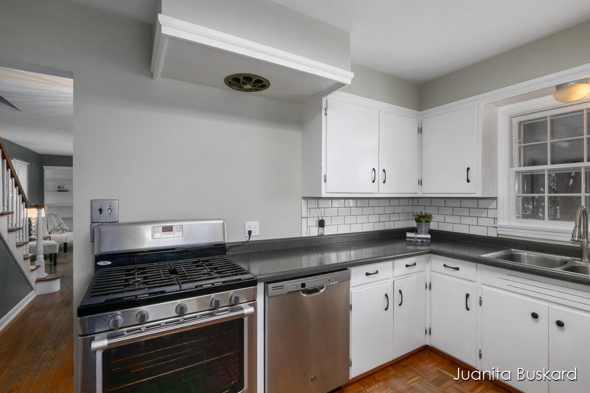 Photo 10 of 37 of 2241 Tremont Boulevard NW house