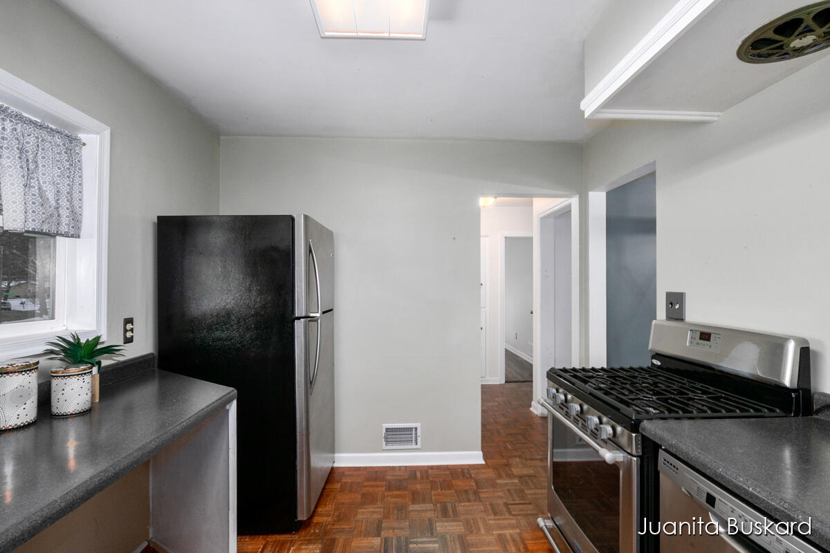 Photo 13 of 37 of 2241 Tremont Boulevard NW house