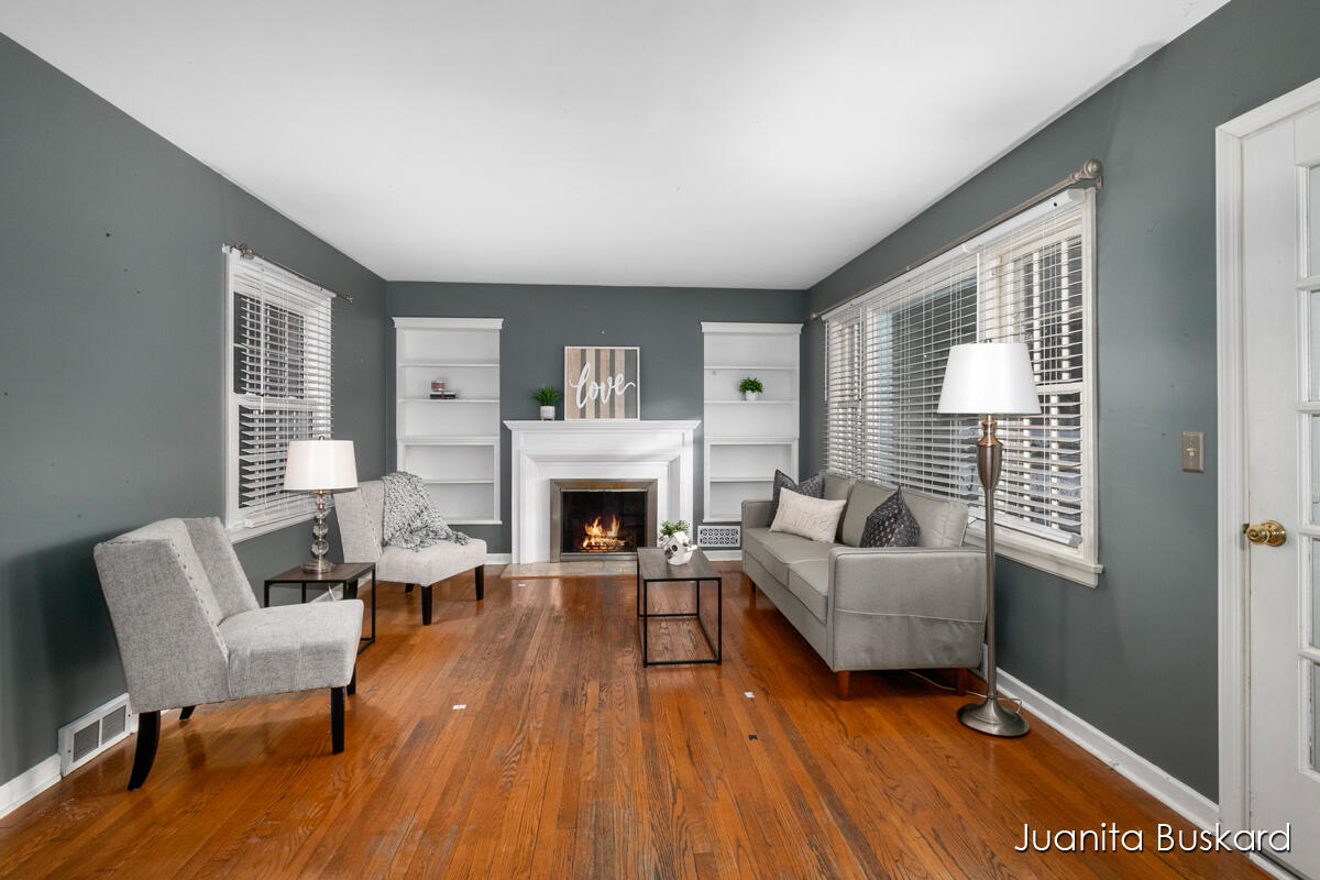 Photo 6 of 37 of 2241 Tremont Boulevard NW house