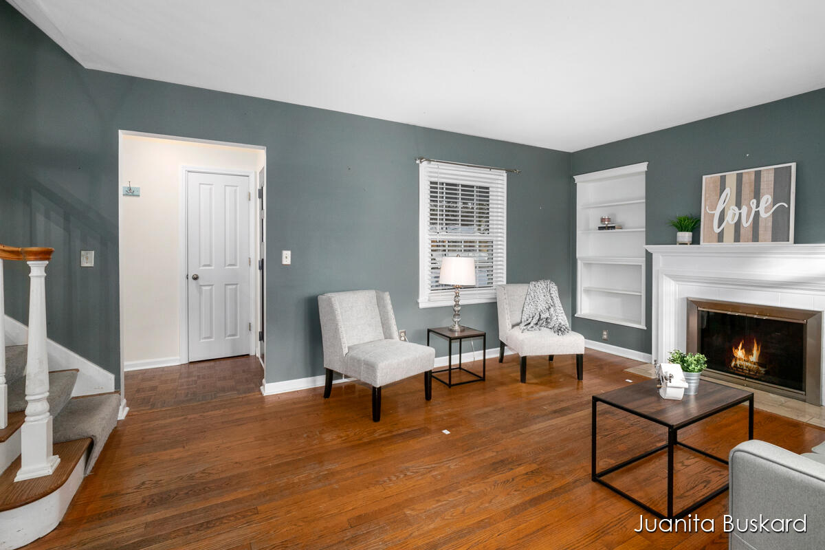 Photo 5 of 37 of 2241 Tremont Boulevard NW house