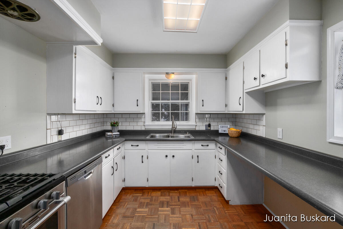 Photo 11 of 37 of 2241 Tremont Boulevard NW house
